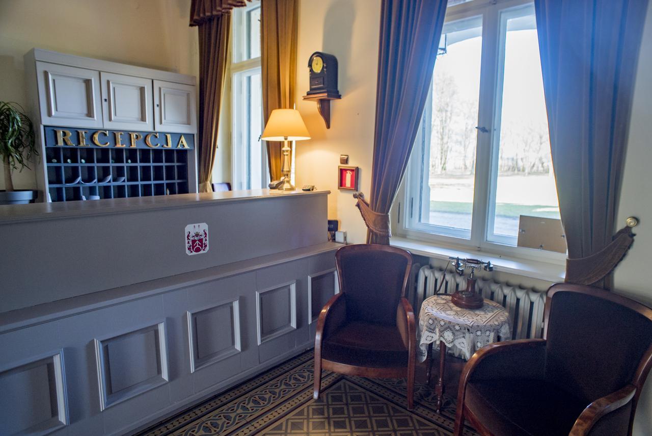 Palac Kobylniki Hotell Obrzycko Eksteriør bilde