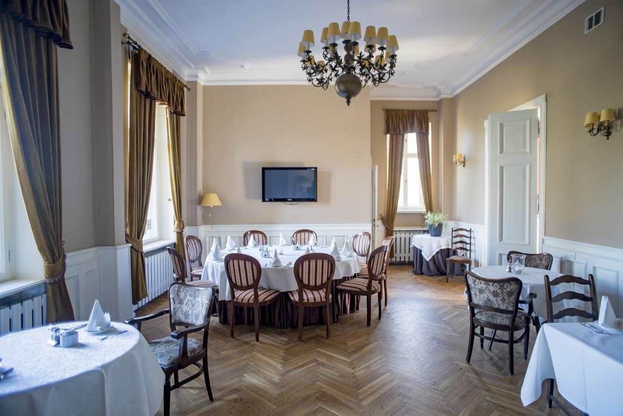 Palac Kobylniki Hotell Obrzycko Eksteriør bilde
