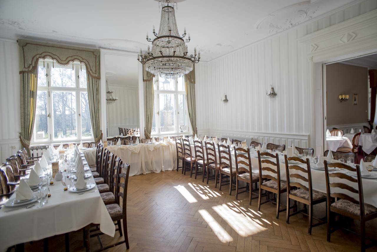 Palac Kobylniki Hotell Obrzycko Eksteriør bilde